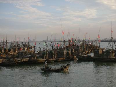 夕阳西下,渔帆点点