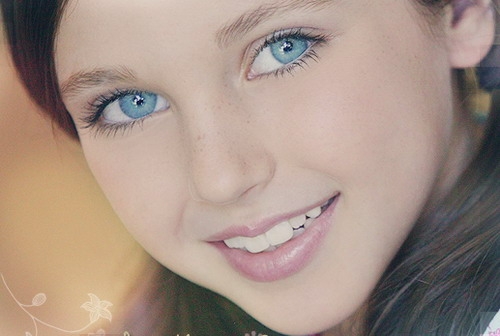 前途无量的蓝眼睛小美女:瑞恩·纽曼Ryan New