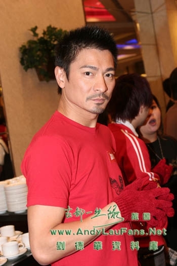 留胡子的华仔 另一种帅气