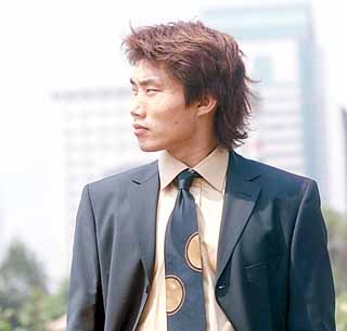 被中国男足队长郑智的时尚雷倒了 囧囧囧 电影