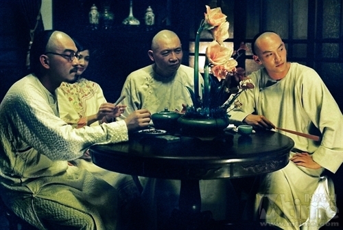 影片中精细的布局,服饰和对人物的刻画,宛如一幅幅中国传统的工笔画