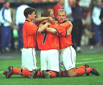 以此狠狠纪念08橙色风暴. 天下足球 电影