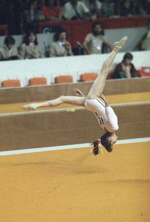 天使在人间-纳迪娅·科马内奇