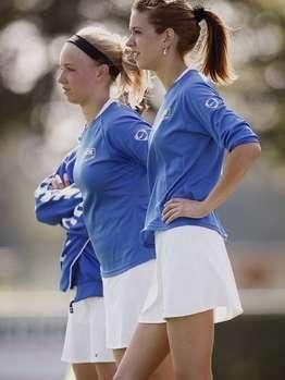 不穿<em>短裤踢球</em>竟成真? 荷女足迷你裙作赛也很强