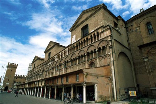 安东尼奥尼的家乡--意大利小城费拉拉米开朗基