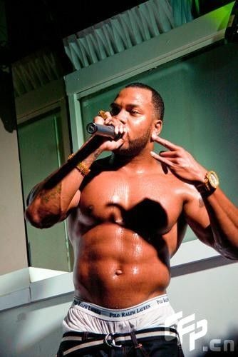 组图】Flo+Rida加拿大开唱<em>内裤湿透</em>翻护栏行为