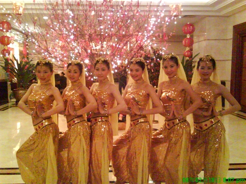 <em>天竺少女</em>(组图)