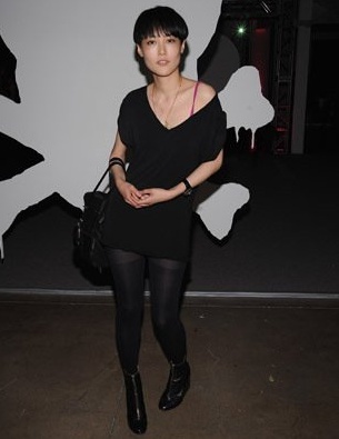 头顶“蘑菇”，看菊地凛子的时尚法则。 像明星那样穿衣服 电影