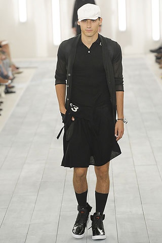 夏天来了,小伙子们都来<em>做短裤</em>男.