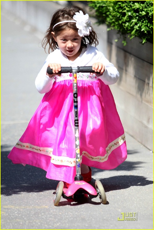 休杰克曼夫妇带儿子和女儿出街,So Cute. 像明