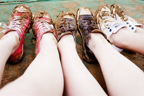 我刚买的帆布鞋白嘎嘎的