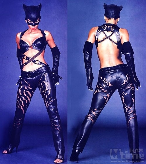 感觉哈利贝瑞的《<em>猫女</em>》也相当强悍