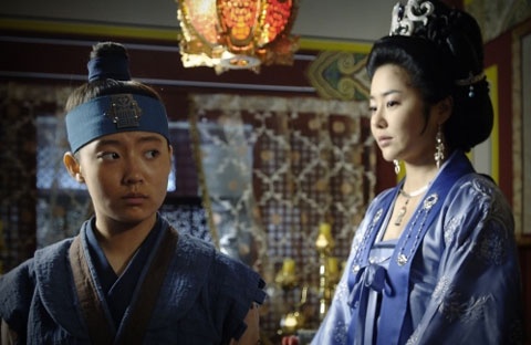 《<em>善德女王</em>》,<em>美实</em>-德曼首次见面紧张不断 韩流