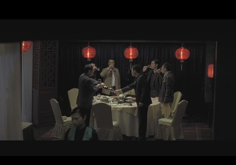 两年行将过去,现任办事人乐少留恋办事人身份,希望说服一众叔父和邓