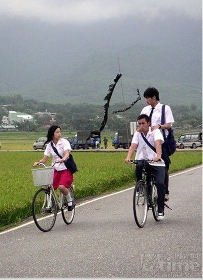 《<em>花吃了那女孩</em>》故作深沉的台湾气息 – 《花