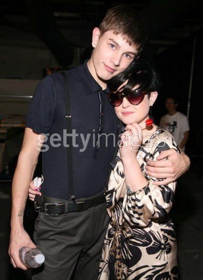 另类女歌手,moss闺密,凯莉·奥斯本 (kelly osbourne) 街拍造型 像明星那样穿衣服 电影