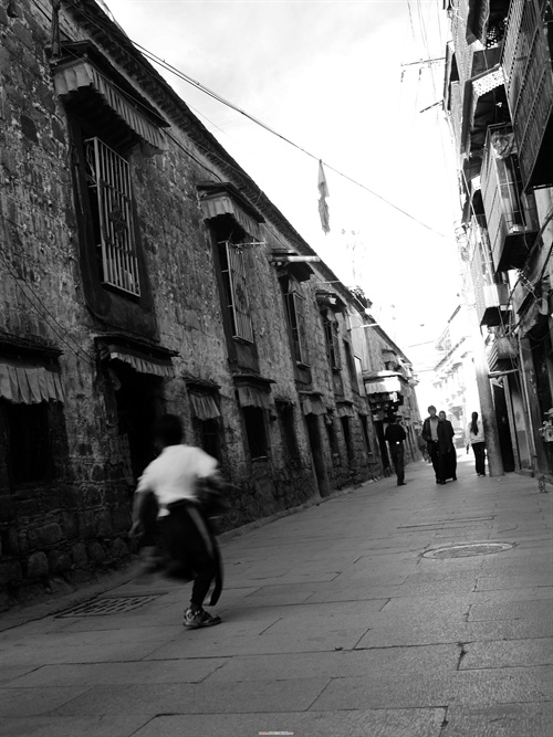 纸飞机 行走 电影