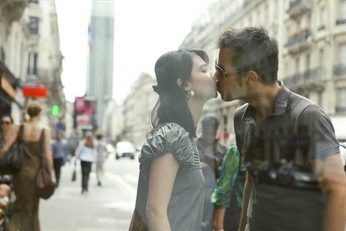 台湾美女杨雅晴巴黎索吻百个外国<em>男人</em>,附<em>接吻</em>