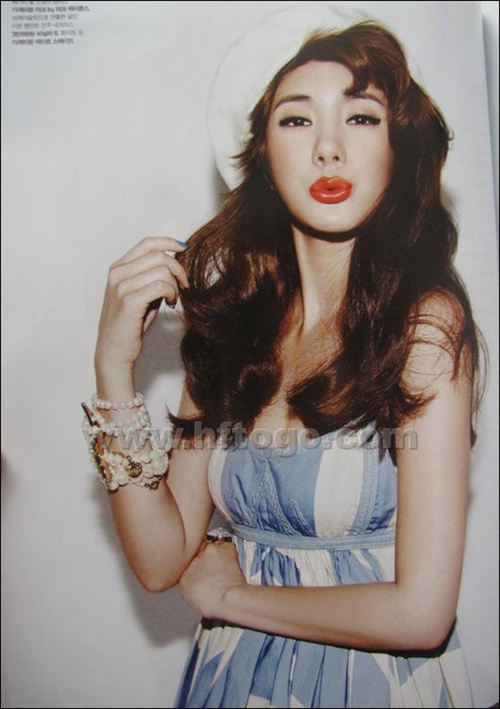 国足<em>老婆</em>哪一个<em>不是</em>大<em>美女</em> 时时刻刻 电影