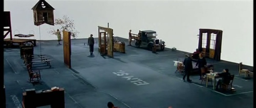 大型“舞台”魅影《狗镇》