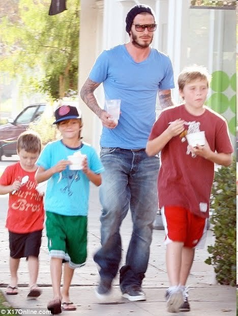 【贴图】小贝带孩子们出去! 大卫·贝克汉姆 电