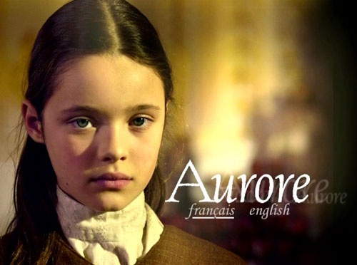 【晨曦中的女孩】:那些失去爱的孩子