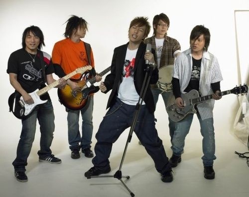 五月天唱的一首节奏很慢很慢的 很好听的歌叫