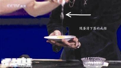 刘谦皮筋魔术图解_刘谦的皮筋魔术