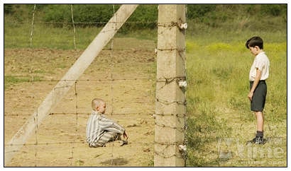 oy in the striped pyjamas 】穿<em>条纹睡衣的男孩</em> 