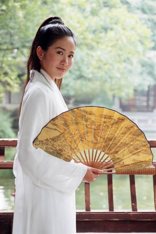 <em>女扮男装</em>谁最美?+<em>电视剧</em>