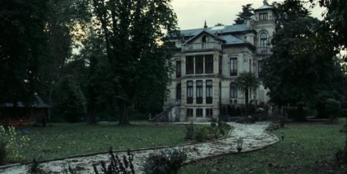 《孤堡惊情》:我国首次引进恐怖鬼片,删剪11分钟 天堂电影小组 电影