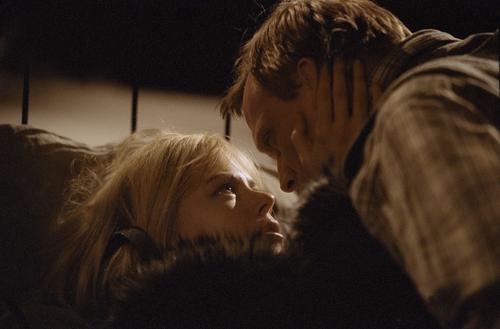 狗镇/Dogville(2003) 电影图片 剧照 #27 大图 2694X1772