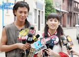 黄圣依携韩栋亮相