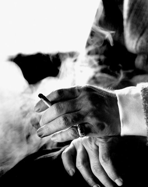 hands&smoke