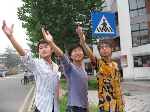 过街请走人行横道