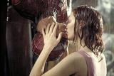 spidey-kiss-in-the-rain_1176240134