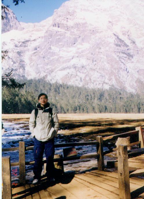 玉龙雪山下
