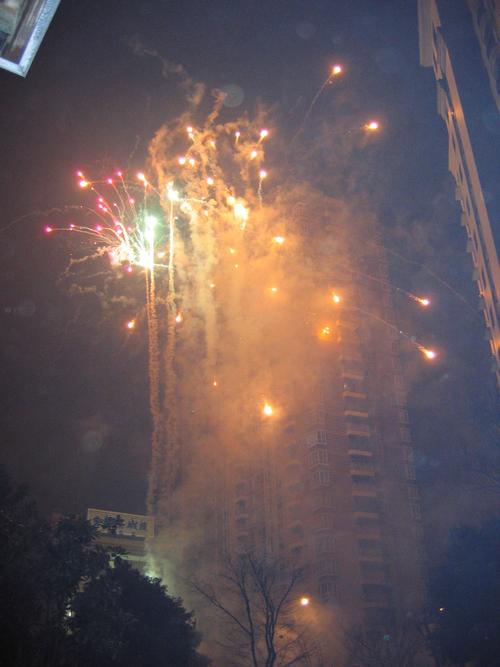 烟花迷离它的脸