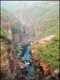 脚下丝带藏暗流
