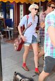 english_supermodel_agyness_deyn_enjoys_t