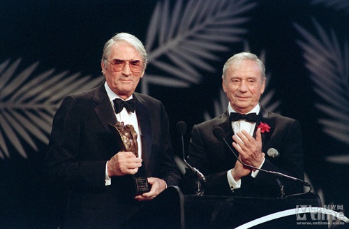 Gregory PECK ,Yves MONTAND