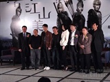 出品方与演员合影