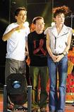 又是三个人