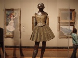 BOSTON美术馆,根据高更画里跳BALLET的小女孩塑成的雕像