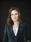 bones_14-emily-singles-black_1212_rjwf