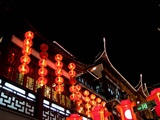 流光溢彩的街景