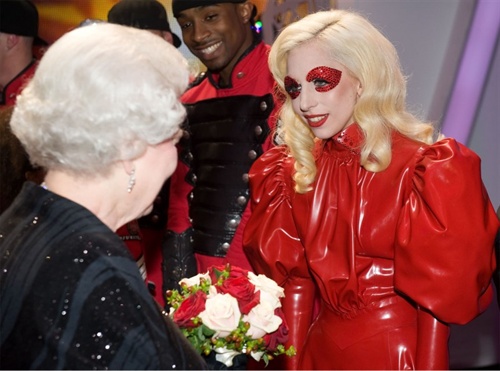 2009Royal Variety Performance,<em>英国女王</em>接见