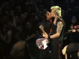 Bille_Joe_Armstrong_and_Mike_Dirnt_kissi