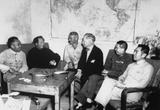 年轻时的毛泽东、赫尔利、蒋介石、周恩来一起合影