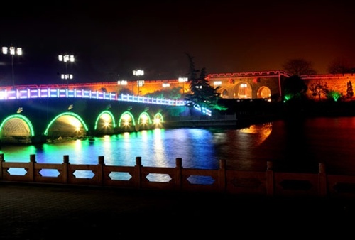 夜的古城